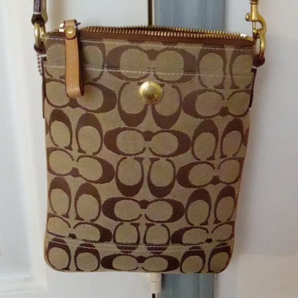 Coach signature crossbody 🤩 - Picture 3 of 3